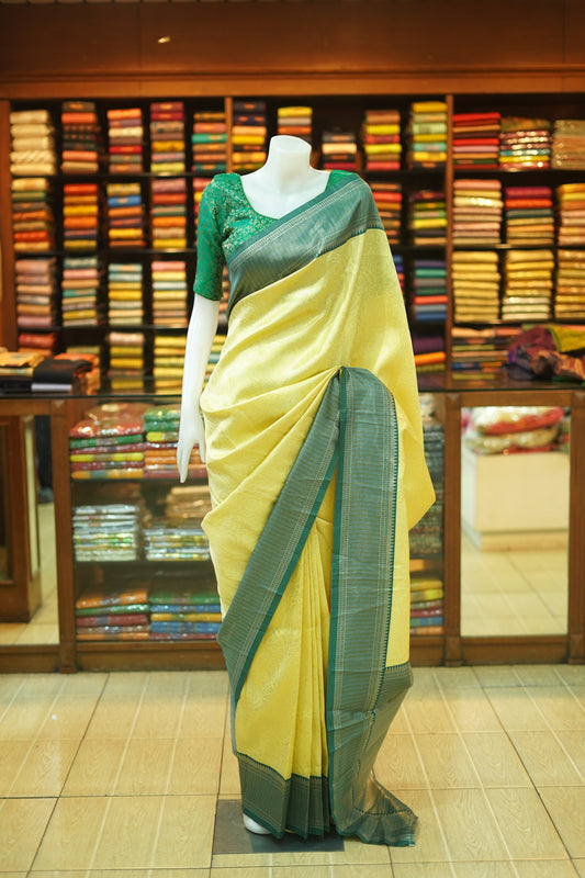Hook UP Saree
