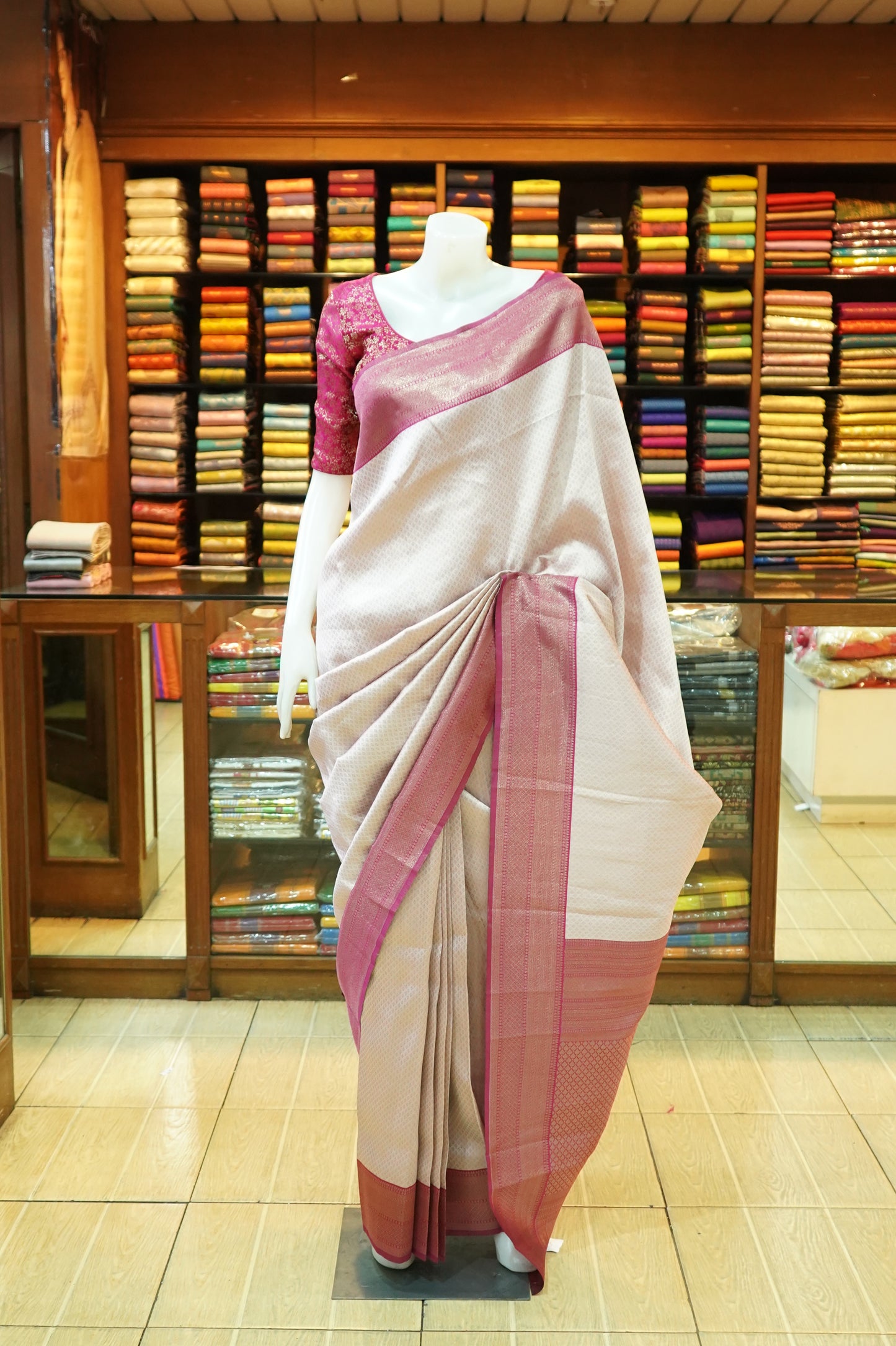 Hook UP Saree